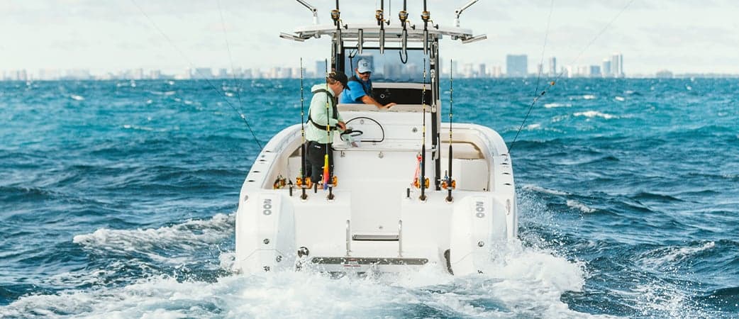 Aquila 28 Molokai navegando a velocidad