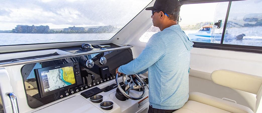 Puesto de gobierno del Aquila 28 Molokai Cuddy