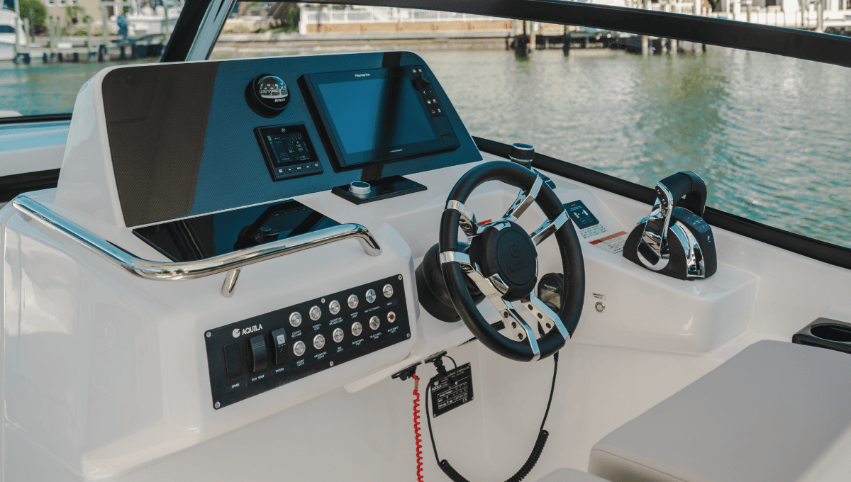 Wheel, displays and controls of the Aquila 32 Sport