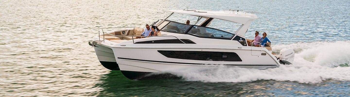 Aquila 36 Sport running at speed
