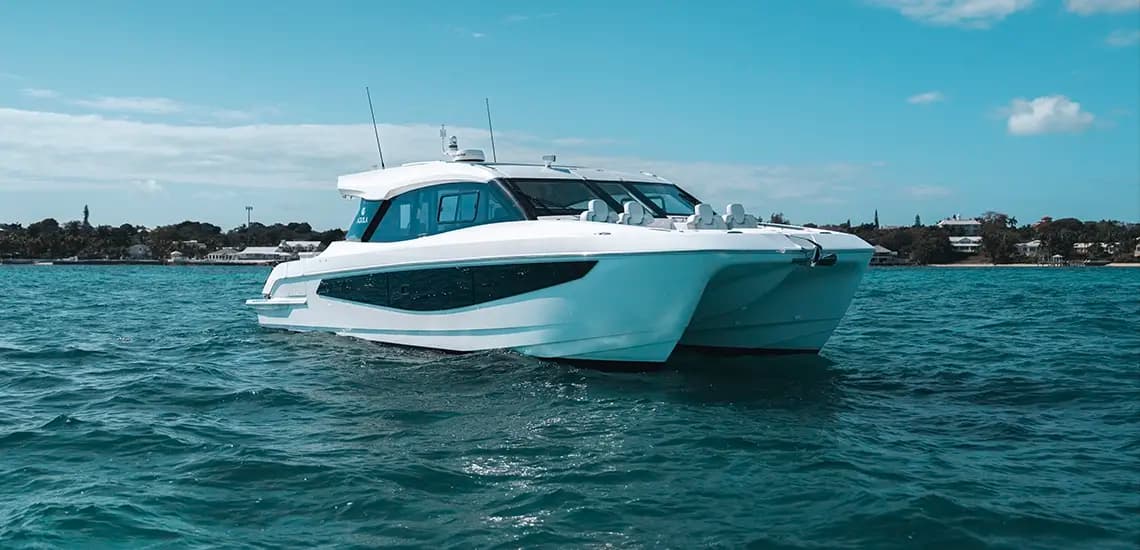 Aquila 42 Coupe au mouillage en eaux calmes