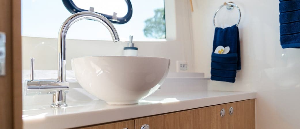 Baño del Aquila 42 Yacht