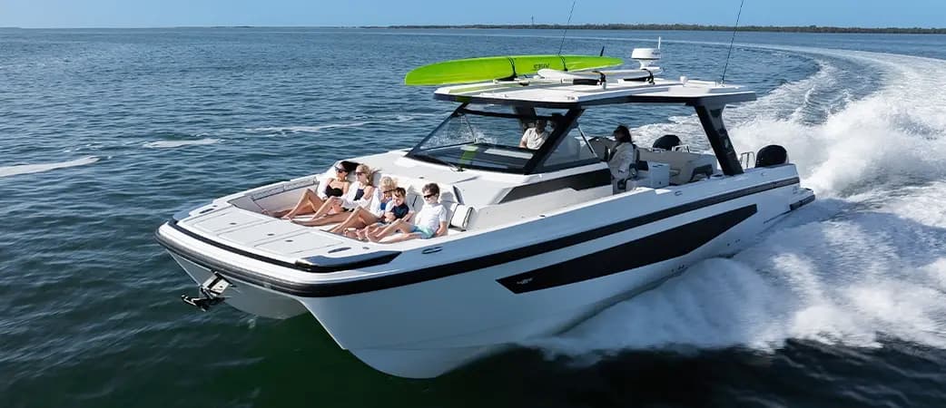 Aquila 45 Sport running at speed
