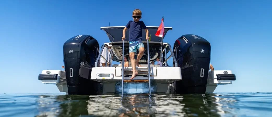 Swim ladder of the Aquila 45 Sport