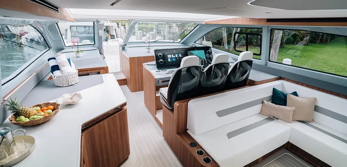 Salón del Aquila 46 Coupe