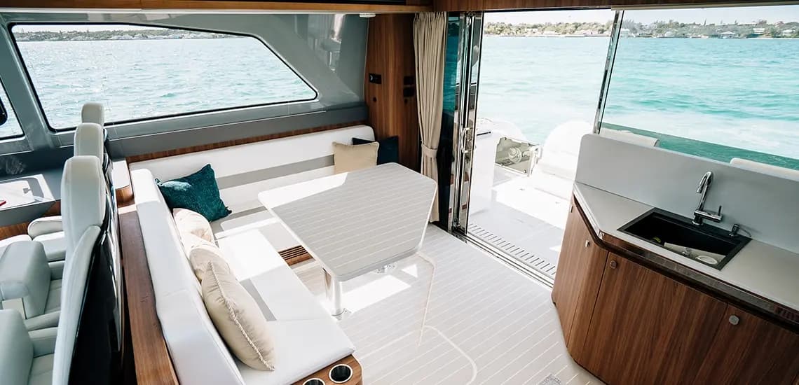 Salón del Aquila 46 Coupe