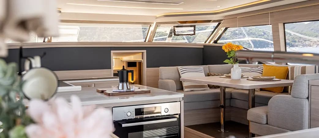 Salón del Aquila 46 Yacht