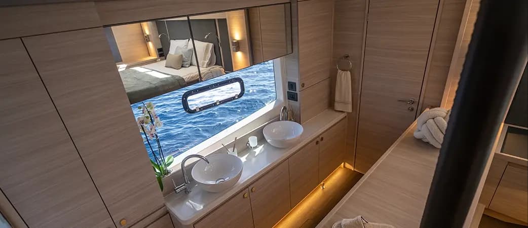 Baño del Aquila 46 Yacht