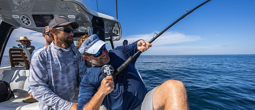Pescando a bordo del Aquila 47 Molokai