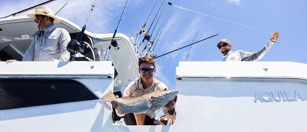 Pescando a bordo del Aquila 47 Molokai