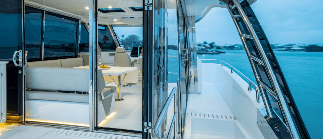 Side deck of the Aquila 54 Yacht