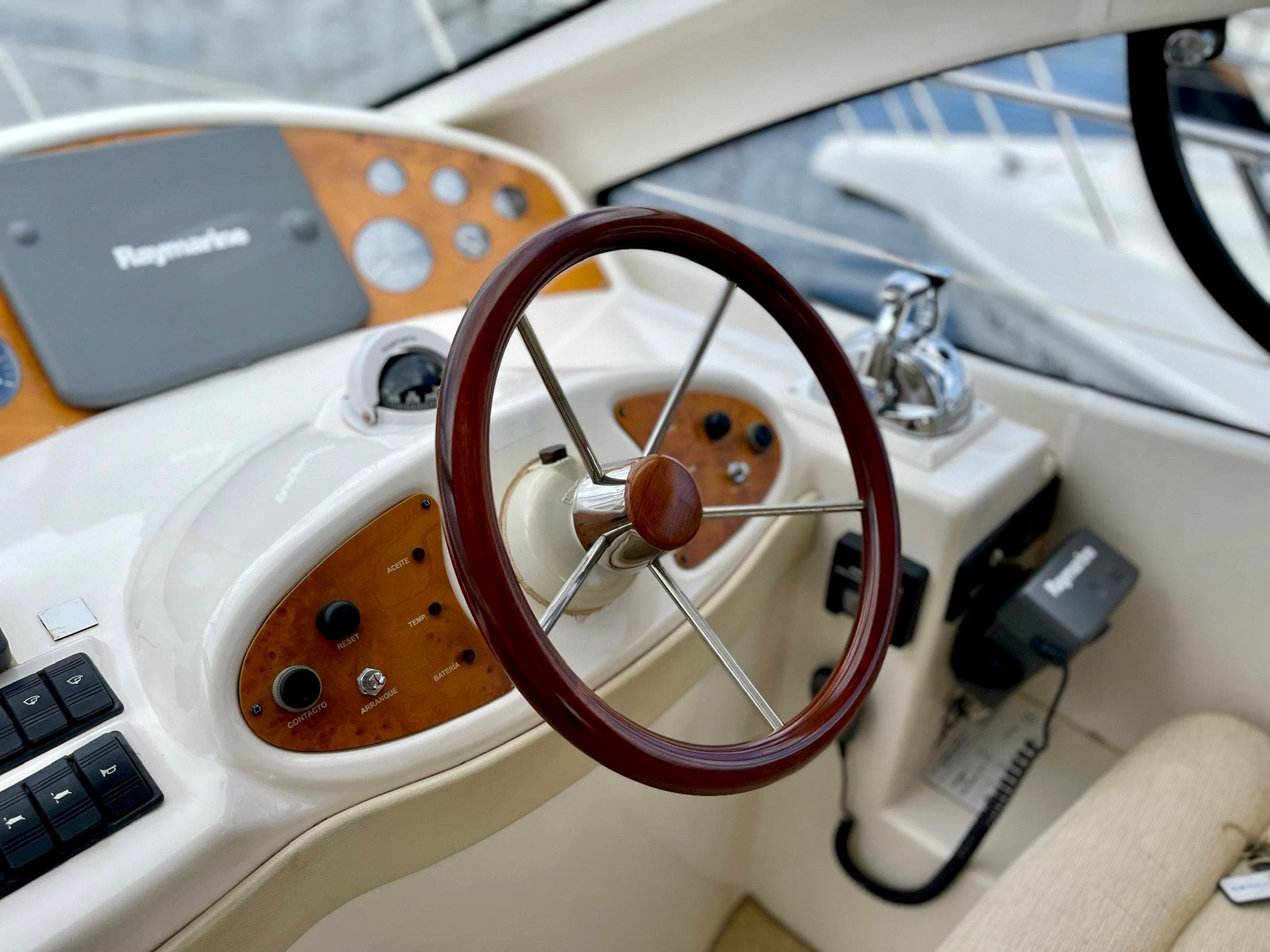 Steering wheel and controls of 2006 Genesis Boats 37 Flybridge yacht.