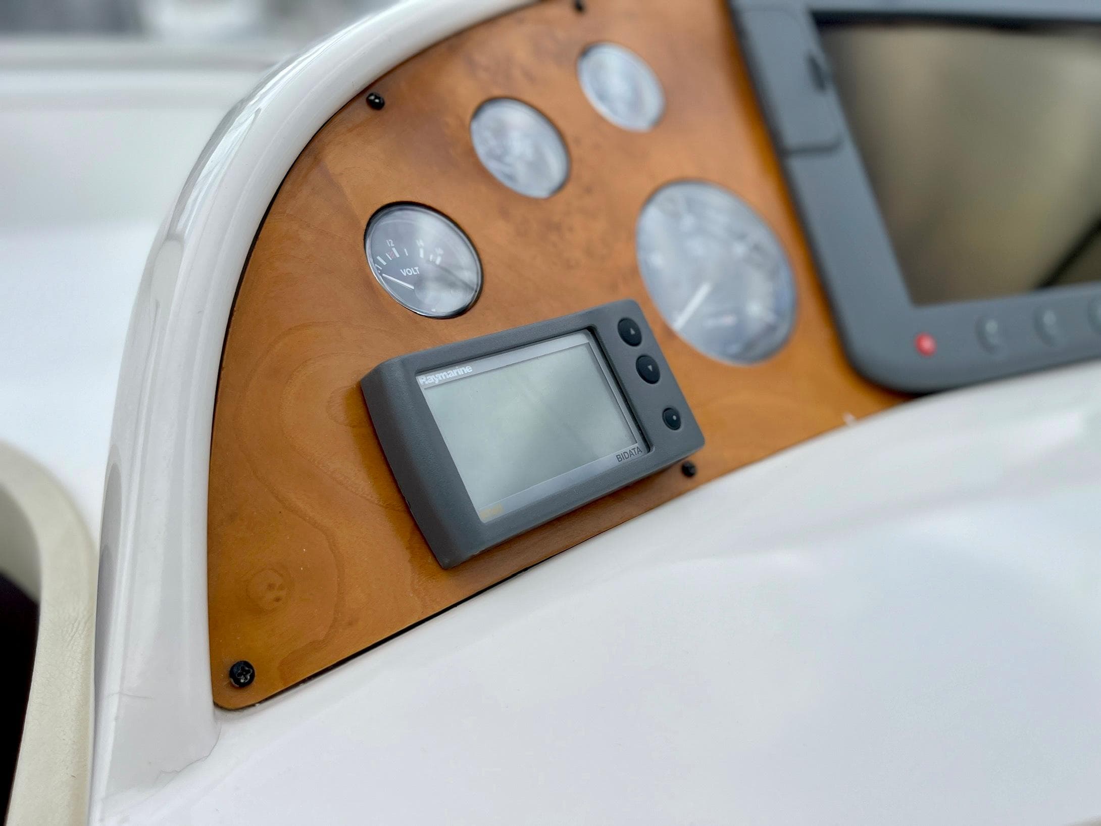 Genesis Boats 37 Flybridge 2006 dashboard with gauges and digital display.