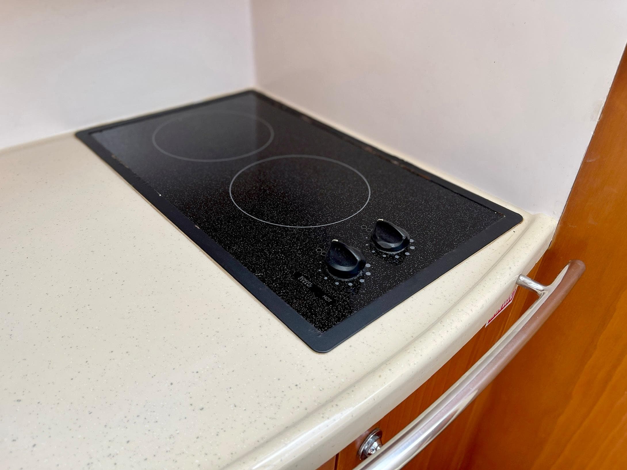 Stovetop in 2006 Genesis Boats 37 Flybridge kitchen area.