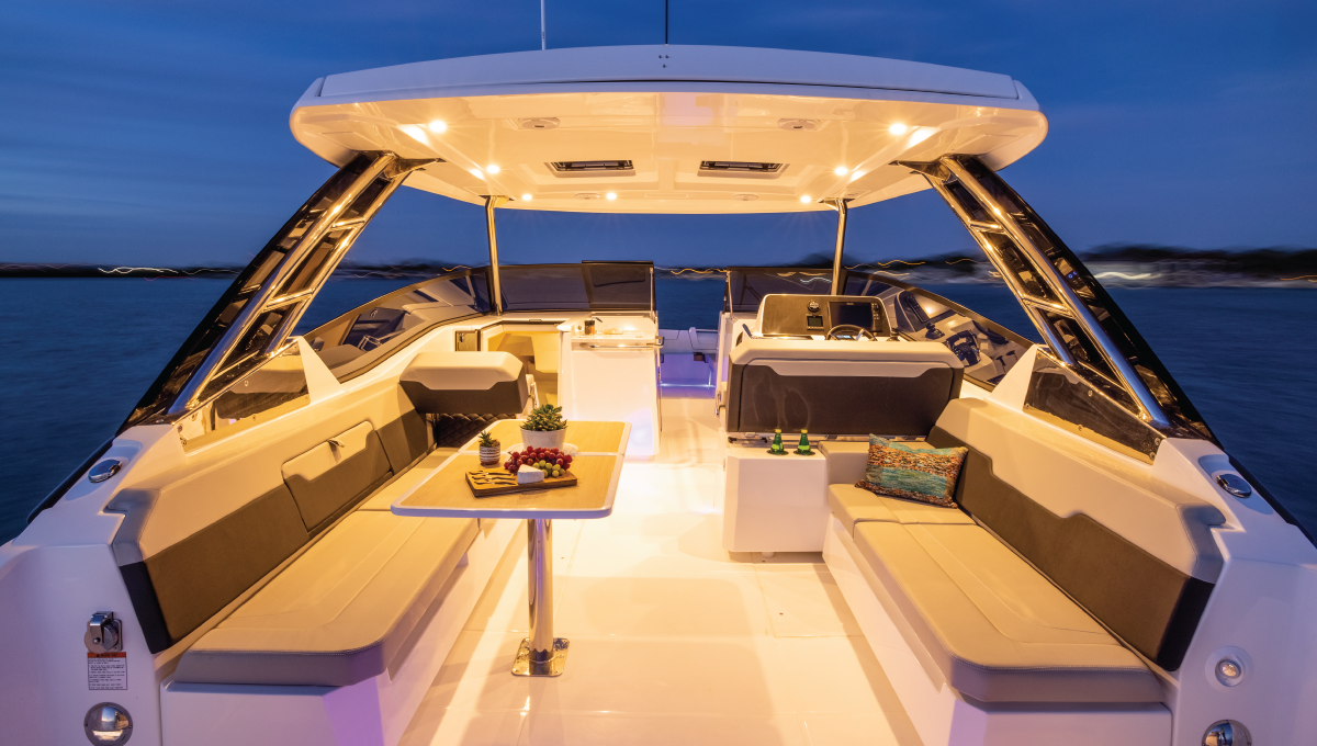 Outdoor dining table on the Aquila 32 Sport