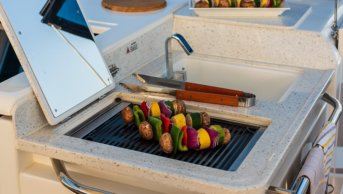 Summer kitchen on the Aquila 32 Sport