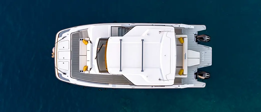 Overhead view of the Aquila 35 Sport