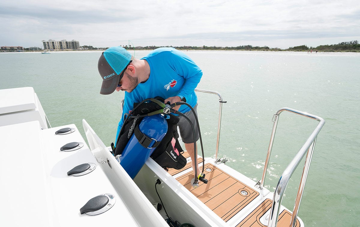 Équipement de plongée à bord de l’Aquila 36 Sport