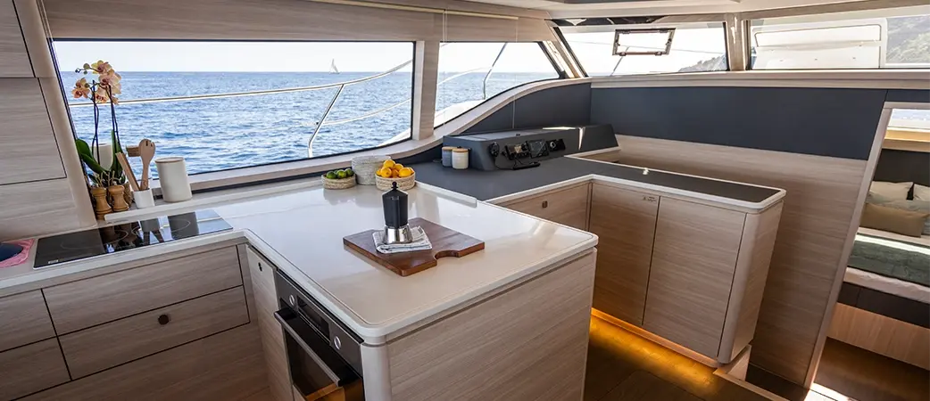 Cocina del Aquila 46 Yacht