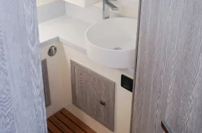 Washbasin in the Kumbra 34 separate bathroom