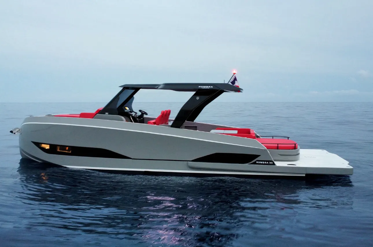 Kumbra 36 in profile on the sea with its hardtop and red upholstery