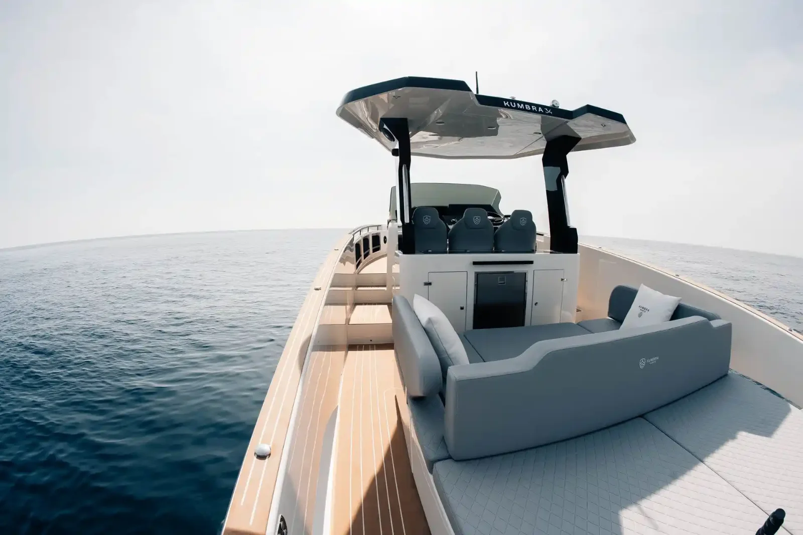 Sunbed and helm station of a boat facing a calm sea